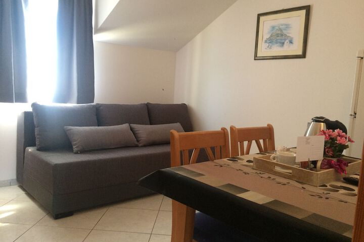 Room 27 of 65
