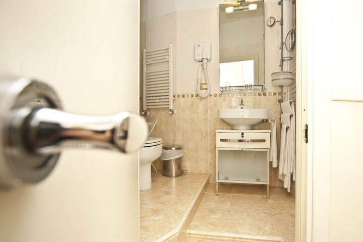Room 15 of 26