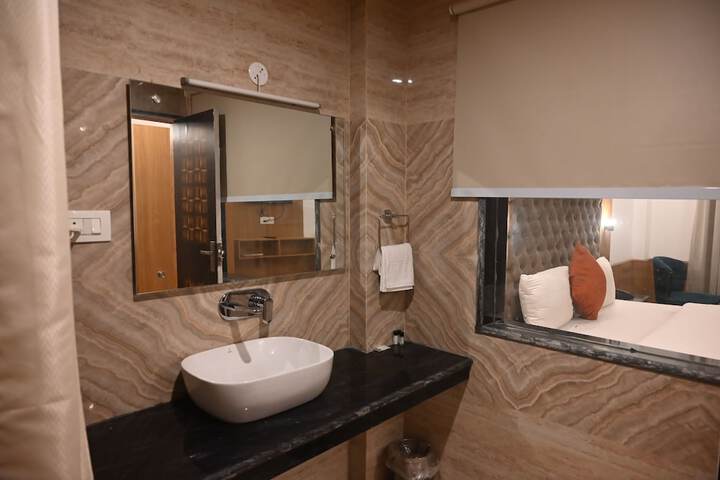 Room 14 of 24