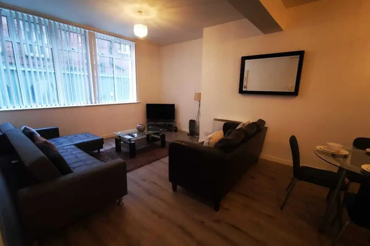 Room 9 of 18