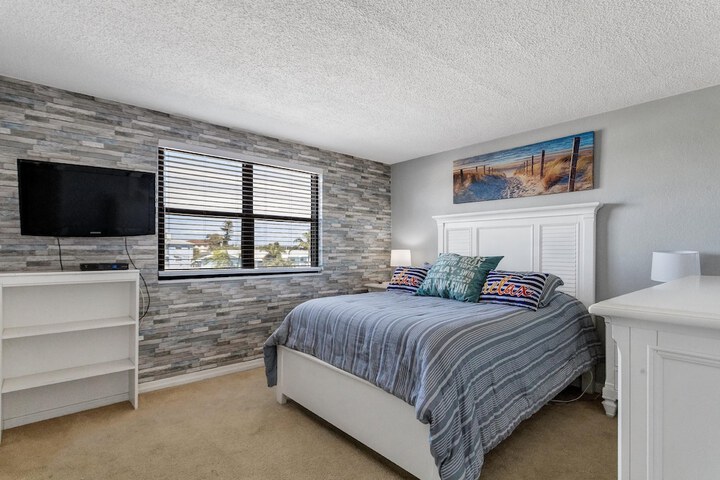 Room 75 of 325