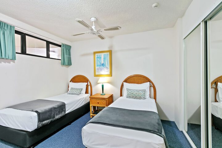 Room 6 of 208