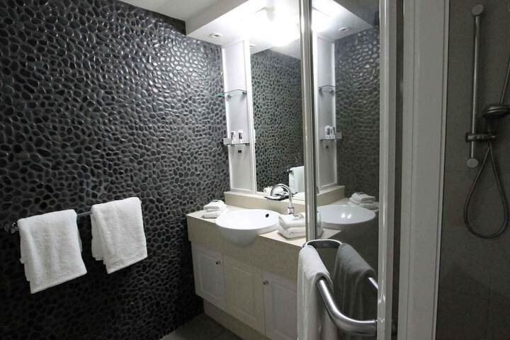 Room 18 of 112