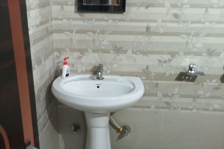 Room 6 of 8