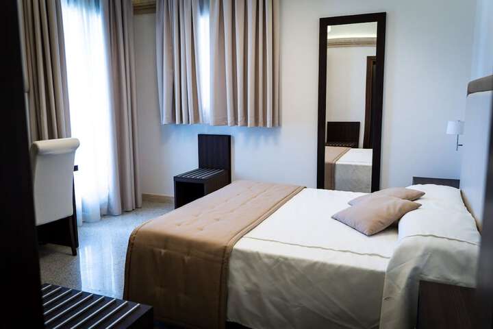 Room 35 of 73