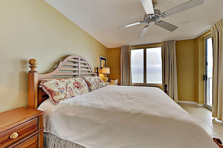 Room 4 of 118