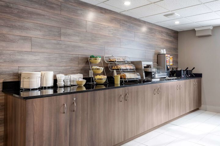 Breakfast/Coffee Service 31 of 33