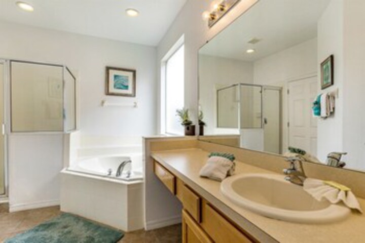 Room 4 of 32