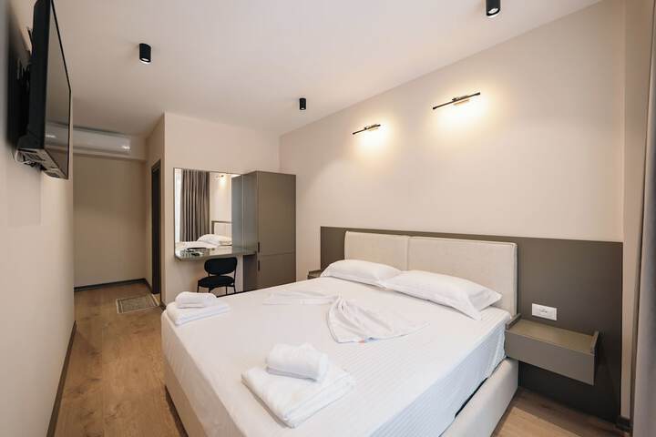 Room 12 of 37