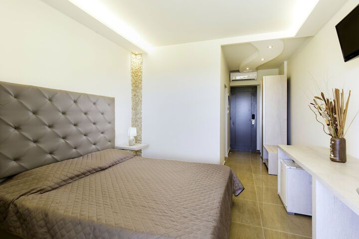 Room 9 of 114