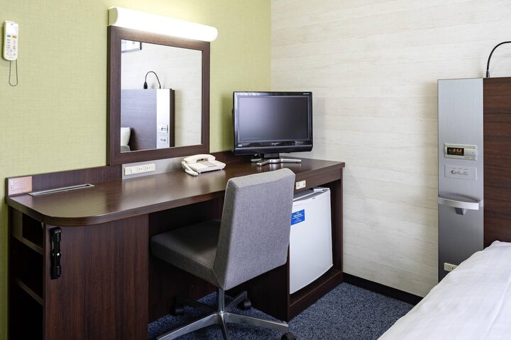 Room 8 of 35