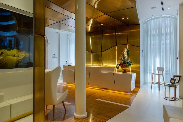 Entrance & Lobby