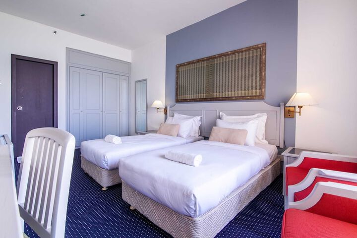 Room 10 of 650