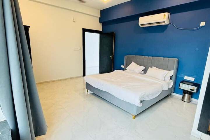 Room 9 of 24