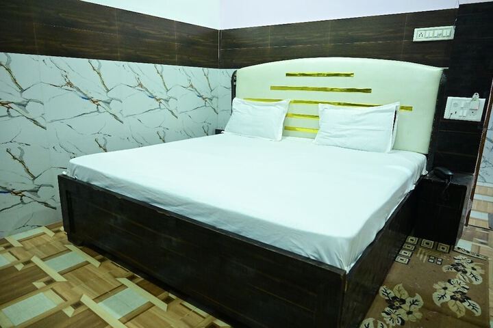 Room 9 of 21