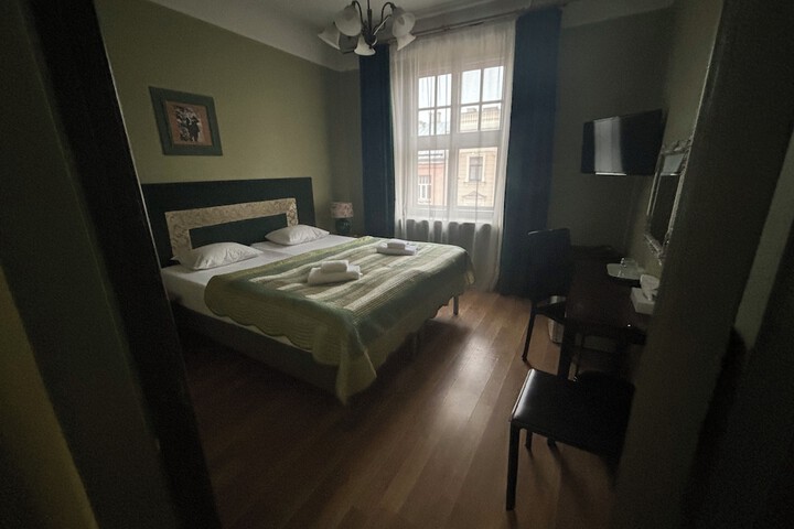 Room 148 of 272