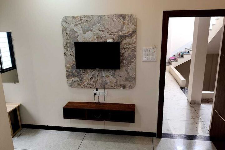 Room 14 of 16