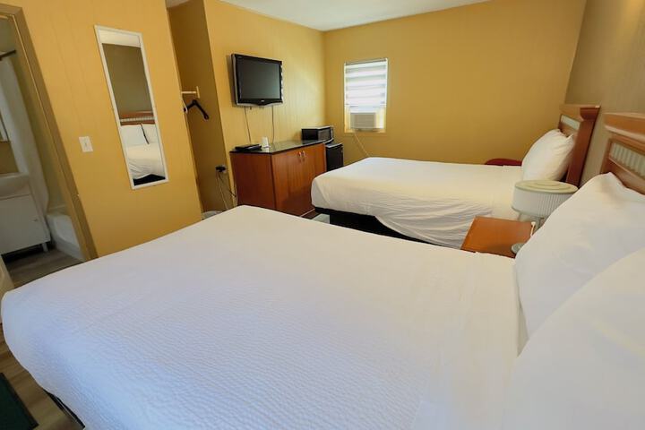 Room 6 of 12