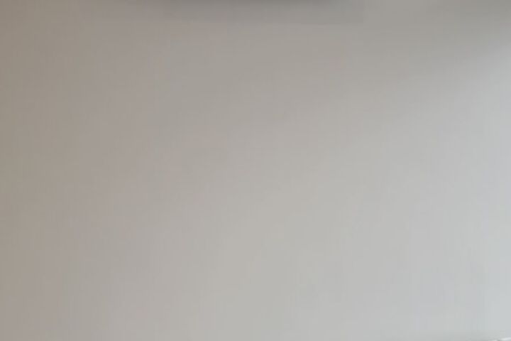 Room 10 of 27