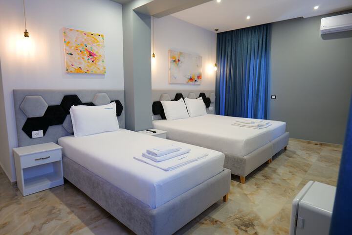 Room 8 of 95