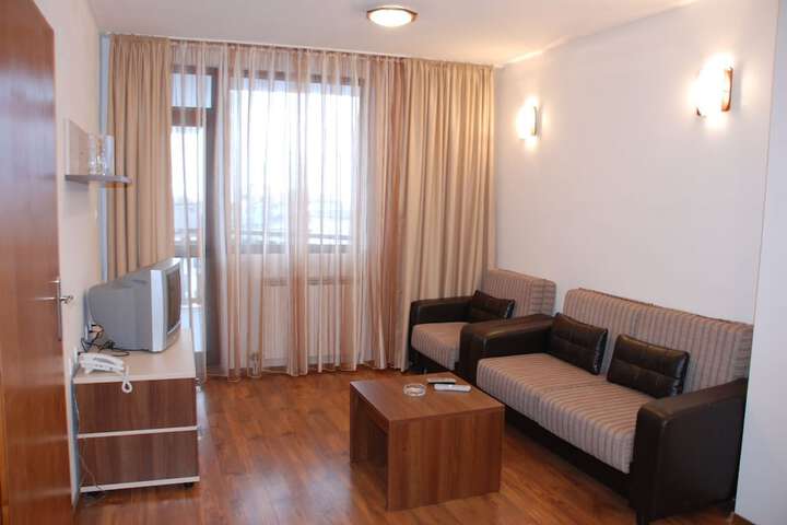 Room 10 of 48