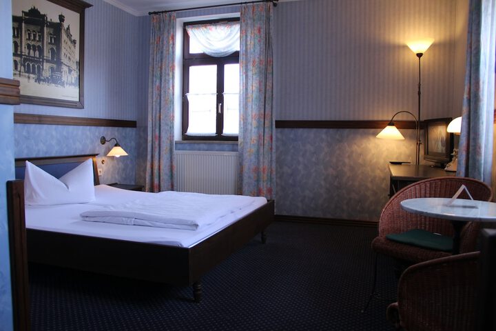 Room 6 of 90