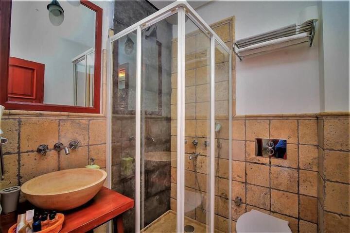 Room 10 of 15
