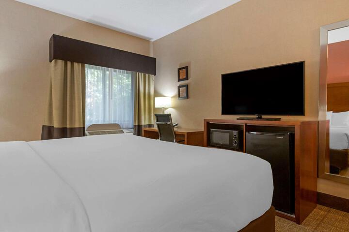 1 King Bed (5 of 15)