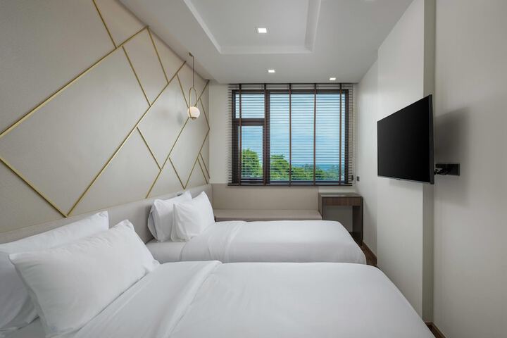 Room 43 of 151