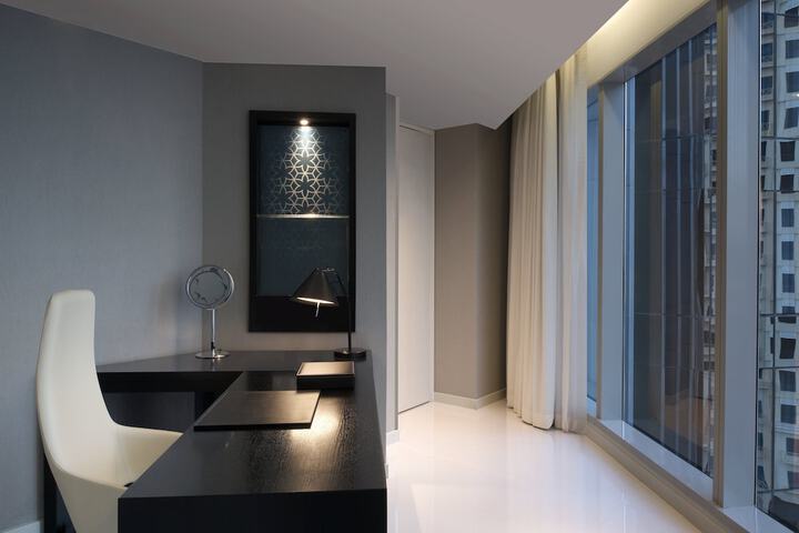 Room 35 of 251