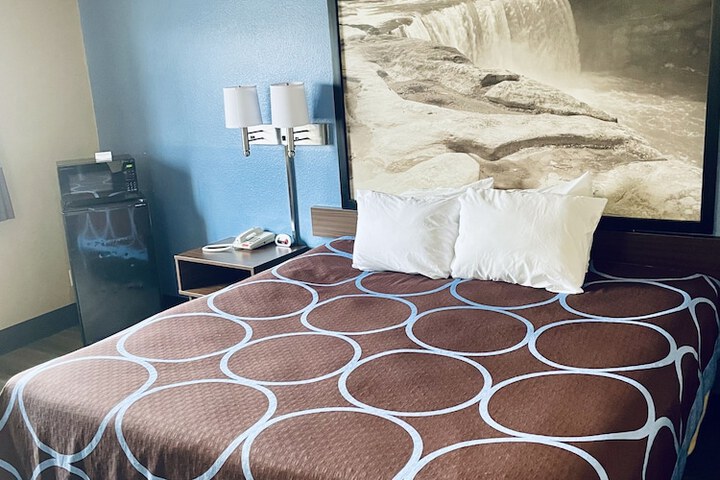 1 King Bed (8 of 14)