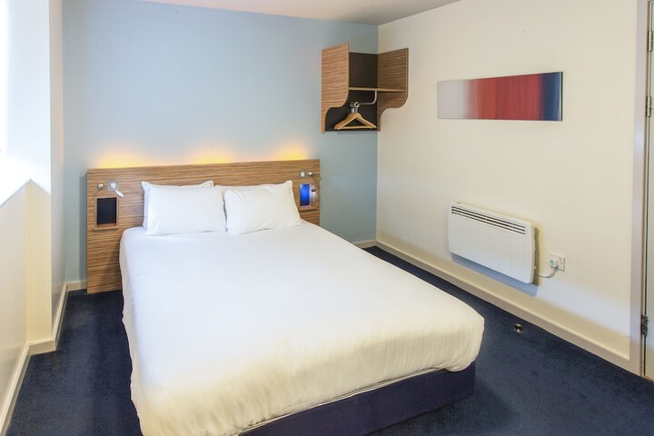 Room 5 of 34