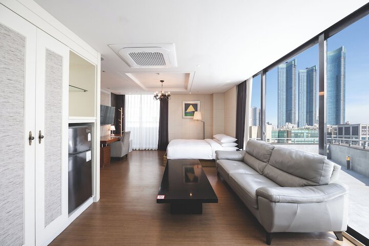 Room 34 of 151