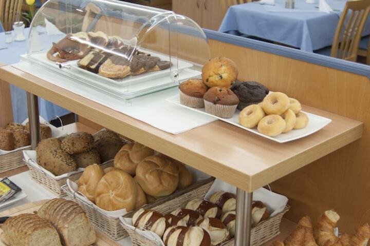 Breakfast/Coffee Service 20 of 33