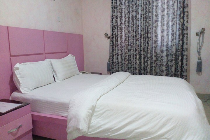 Room 4 of 44
