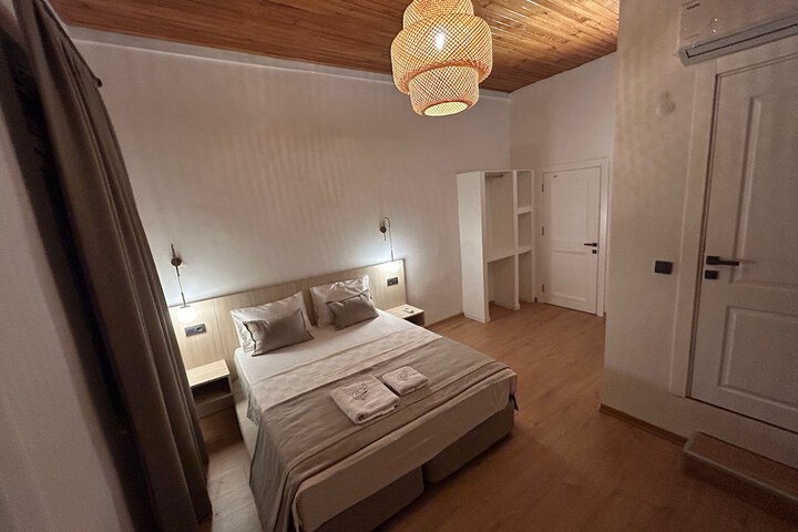 Room 2 of 42
