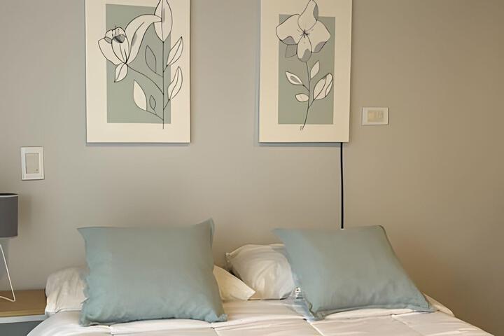 Room 4 of 25
