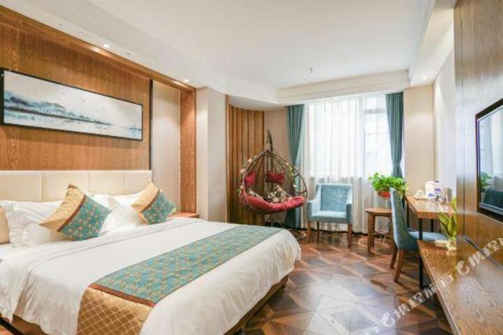 Phoenix Hotel