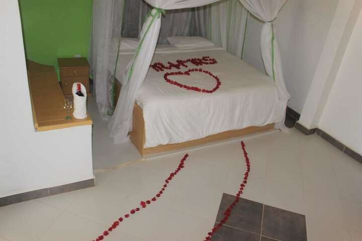 Room 9 of 40