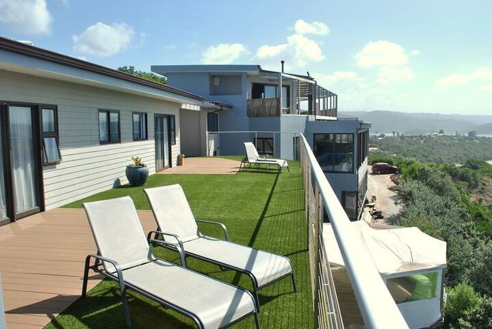Sundeck 30 of 37