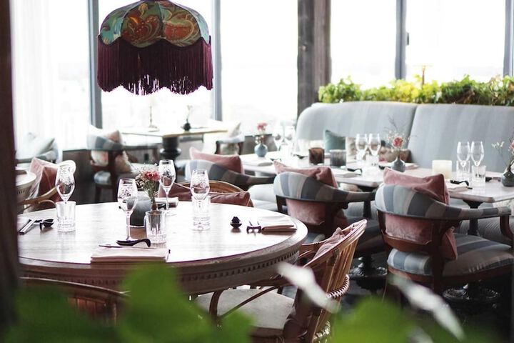 Dining 68 of 100