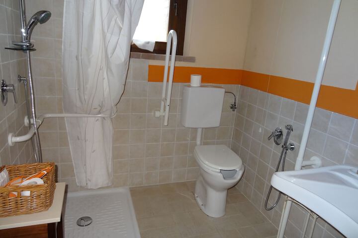 Room 16 of 36