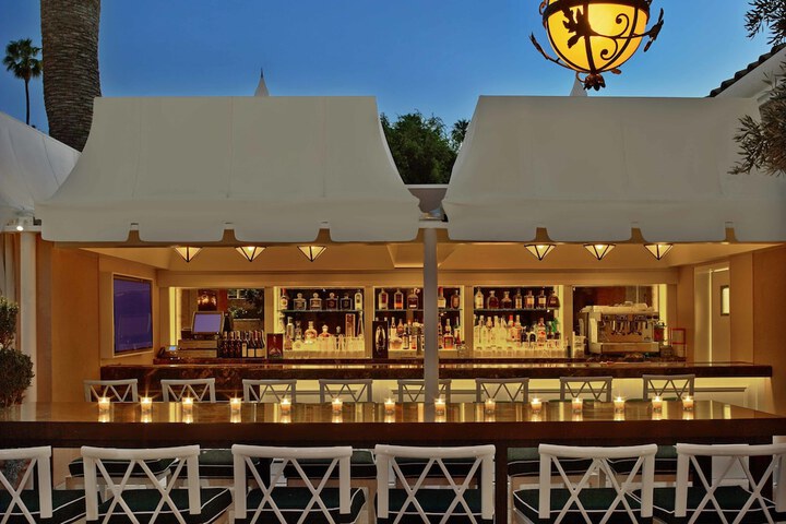 Poolside bar