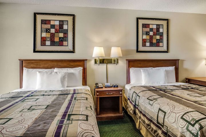 2 Queen Beds (4 of 10)