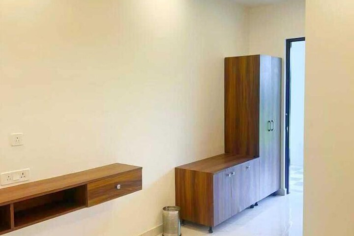 Room 4 of 19
