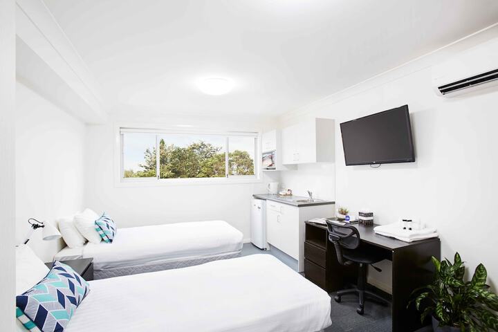 Room 2 of 33