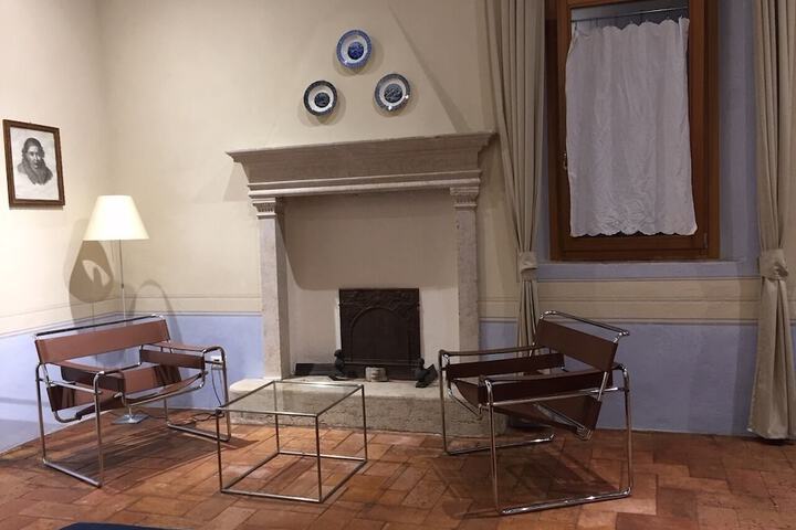 Room 2 of 73