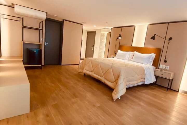Room 6 of 35