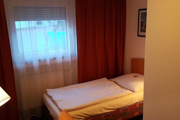 Room 12 of 31