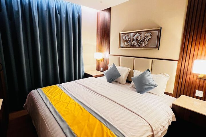 Room 3 of 34